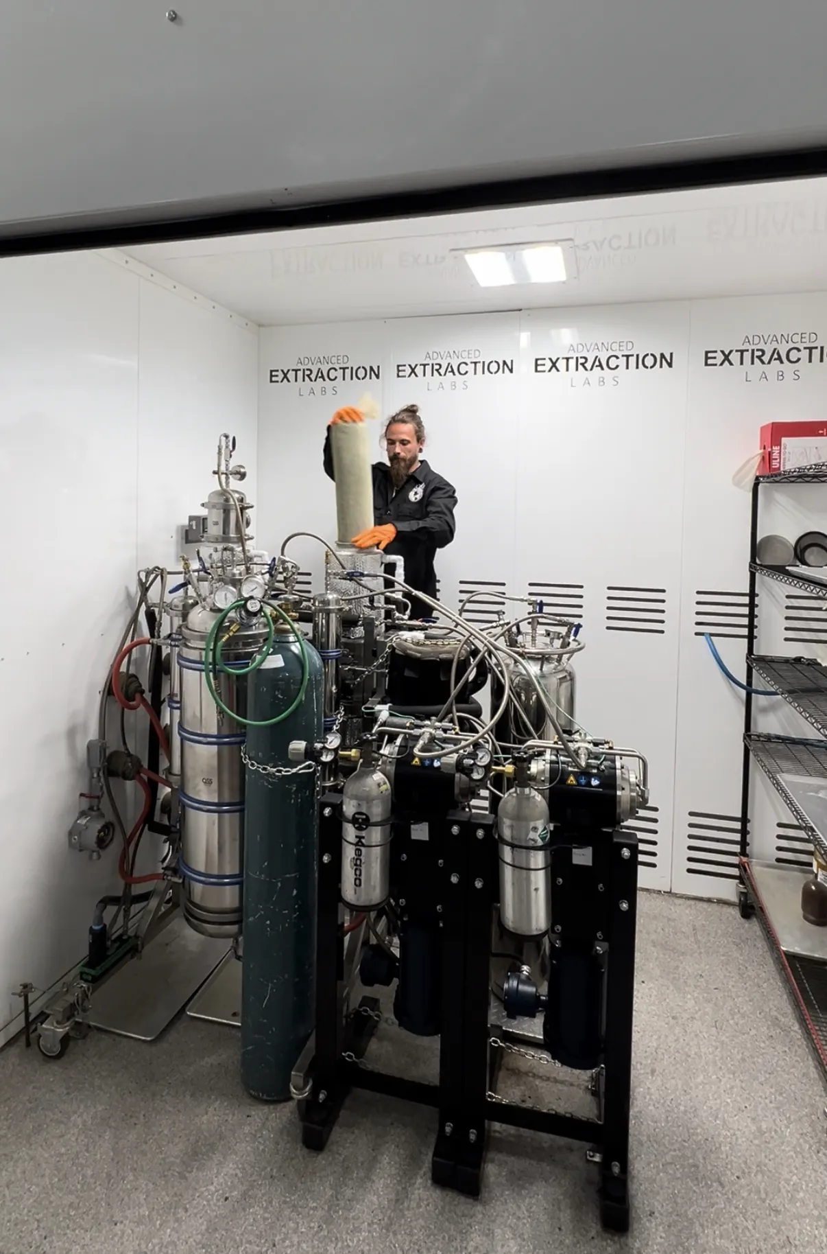 Cured Resin vs Live Resin: What's the Difference? — Alive & Well Cannabis Blog